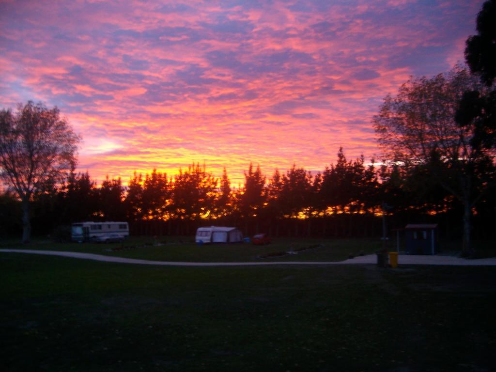 Glenavys Waitaki River Motor Camp Exterior photo