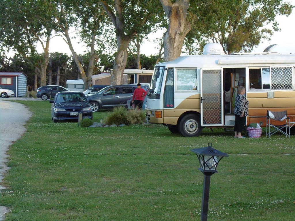 Glenavys Waitaki River Motor Camp Exterior photo