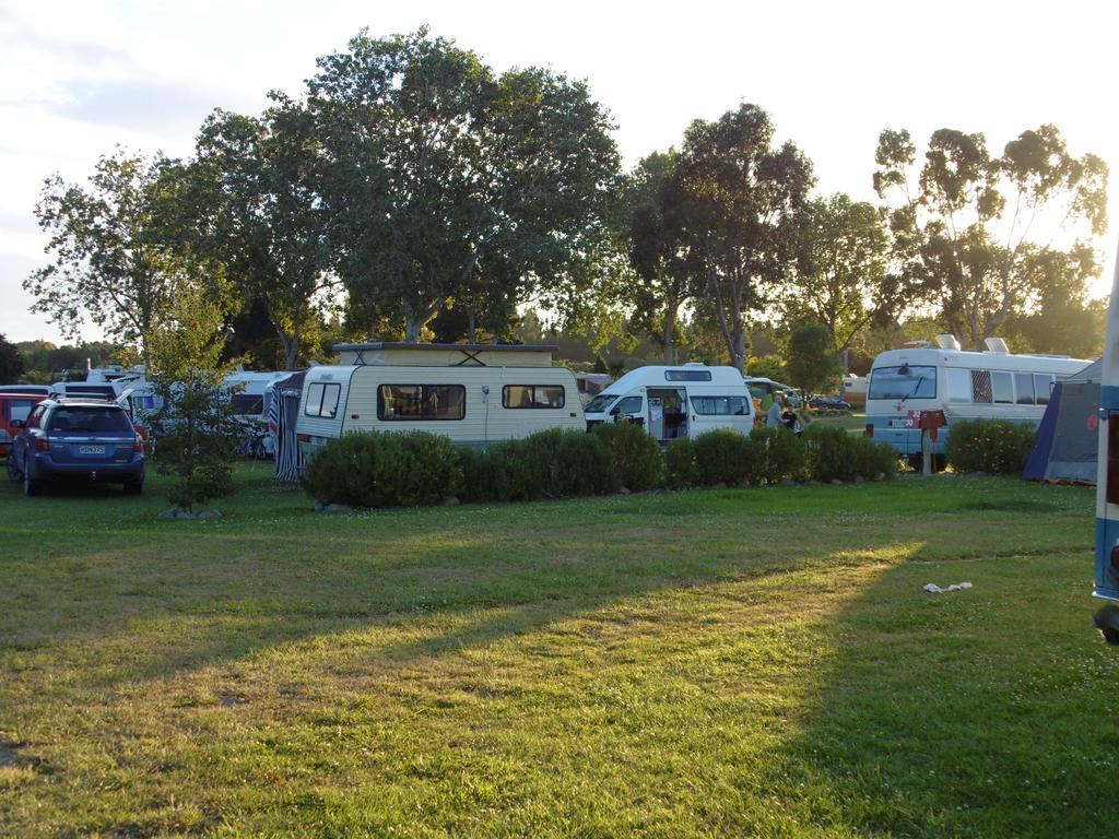Glenavys Waitaki River Motor Camp Exterior photo