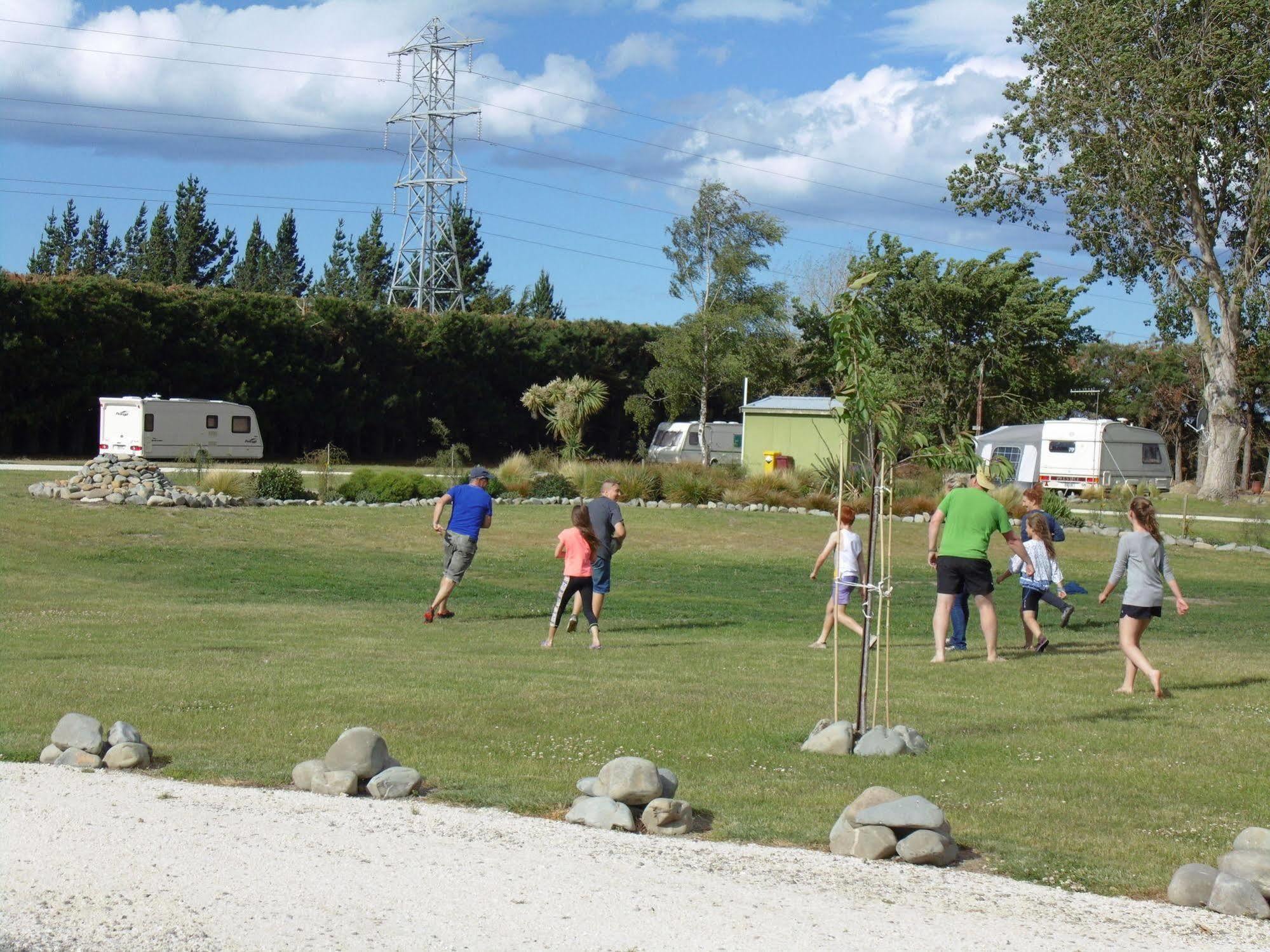 Glenavys Waitaki River Motor Camp Exterior photo